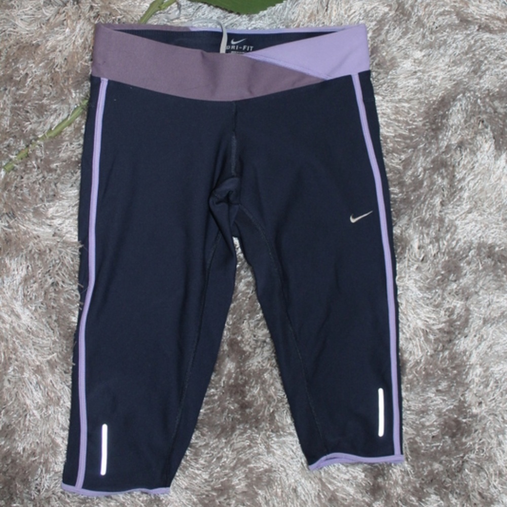 Cropped Navy Nike Leggings